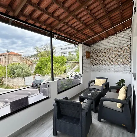 Villa Kurti *