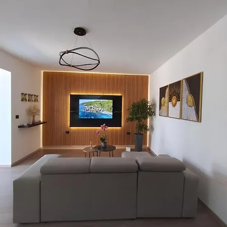 Kurti Villa Vlore