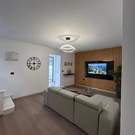 Villa Kurti